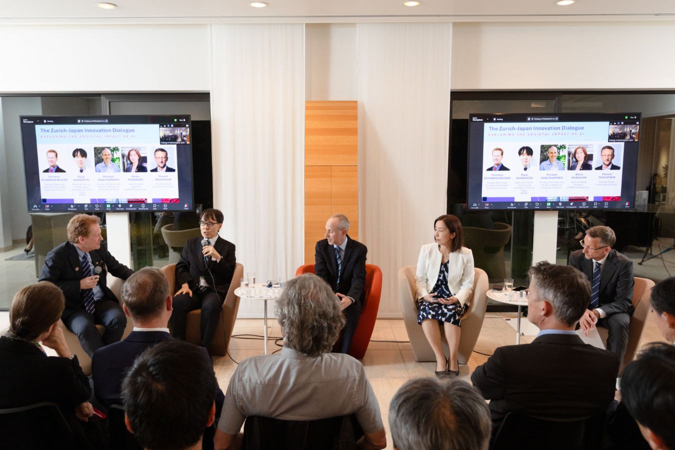 At the event at the Swiss Embassy in Tokyo, left to right: Christian Schwarzenegger, Ryuji Hamamoto, Michael Krauthammer, Akiko Murakami, Florent Thouvenin. (Photos: Ayako Suzuki)